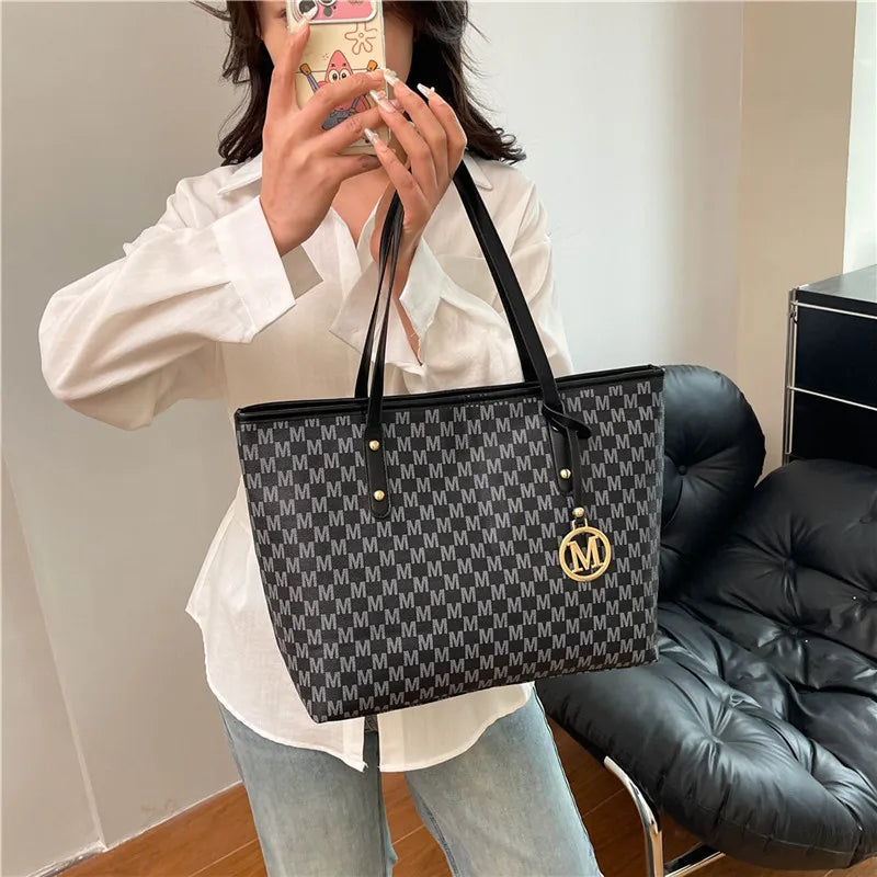 Large Capacity Commuting Tote Bags Fashionable Printed Pu Leather