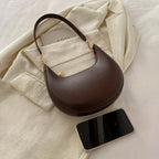 New Fashionable High-end Moon-shaped Baseball Bag, Showing Luxury,
