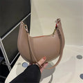 New Fashionable High-end Moon-shaped Baseball Bag, Showing Luxury,