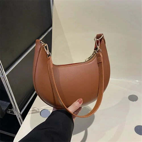 New Fashionable High-end Moon-shaped Baseball Bag, Showing Luxury,