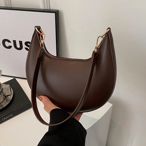 New Fashionable High-end Moon-shaped Baseball Bag, Showing Luxury,
