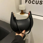 New Fashionable High-end Moon-shaped Baseball Bag, Showing Luxury,